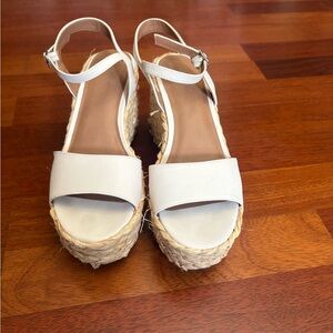 Universal Thread Woman Alisha platform wedge white & straw size 8 Worn Once GUC